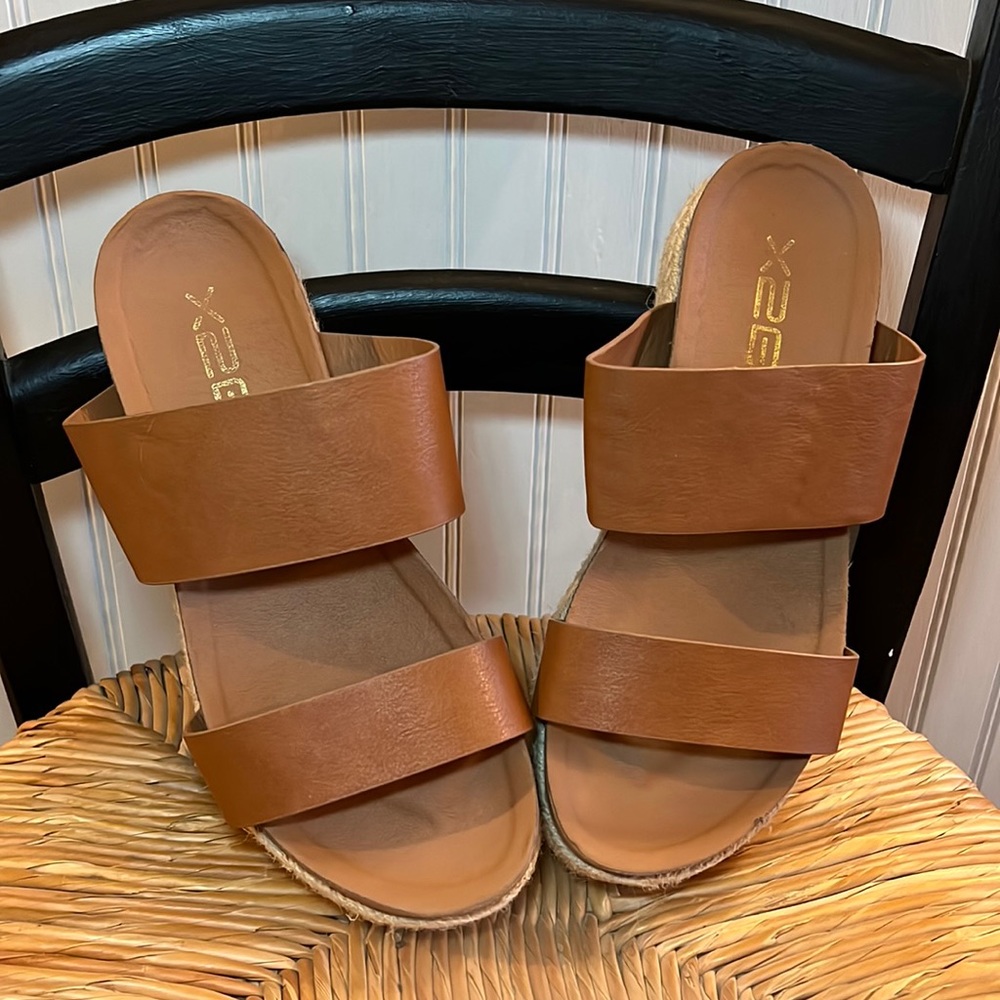 Platform sandals